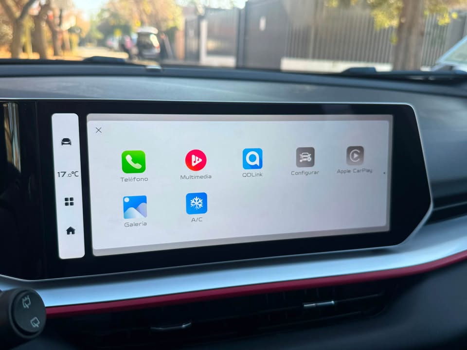 Geely Coolray — foto 13 de 20