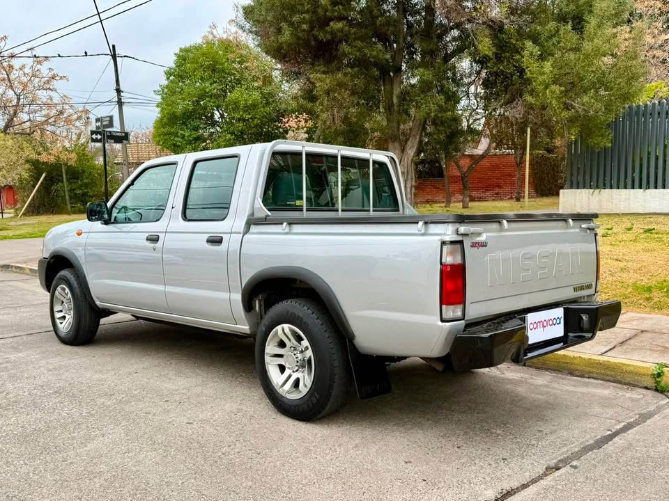 Nissan Terrano — foto 4 de 20