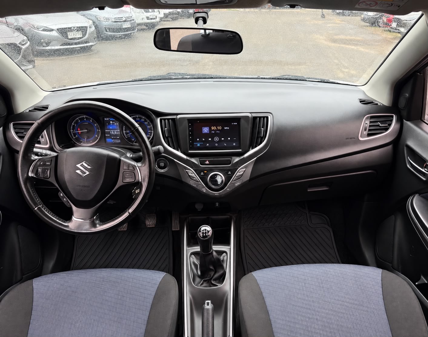 Suzuki Baleno — foto 11 de 15