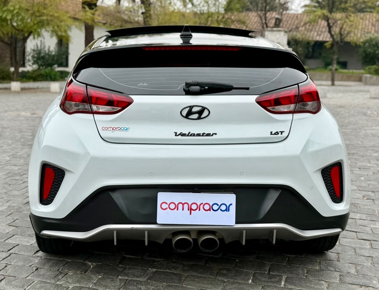 Hyundai Veloster — foto 9 de 21