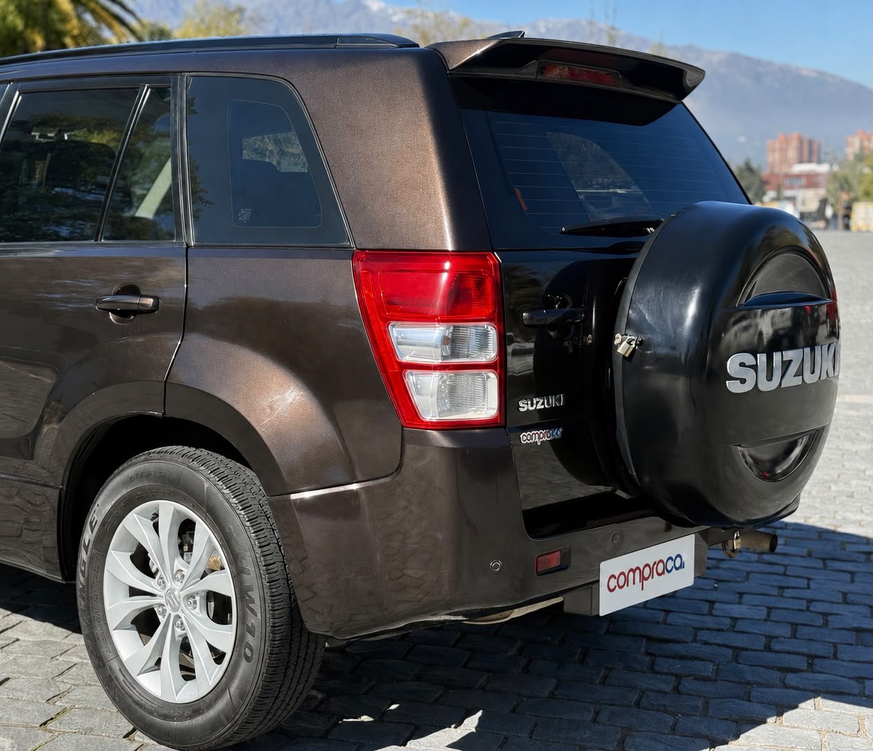 Suzuki Grand Nomade — foto 10 de 15