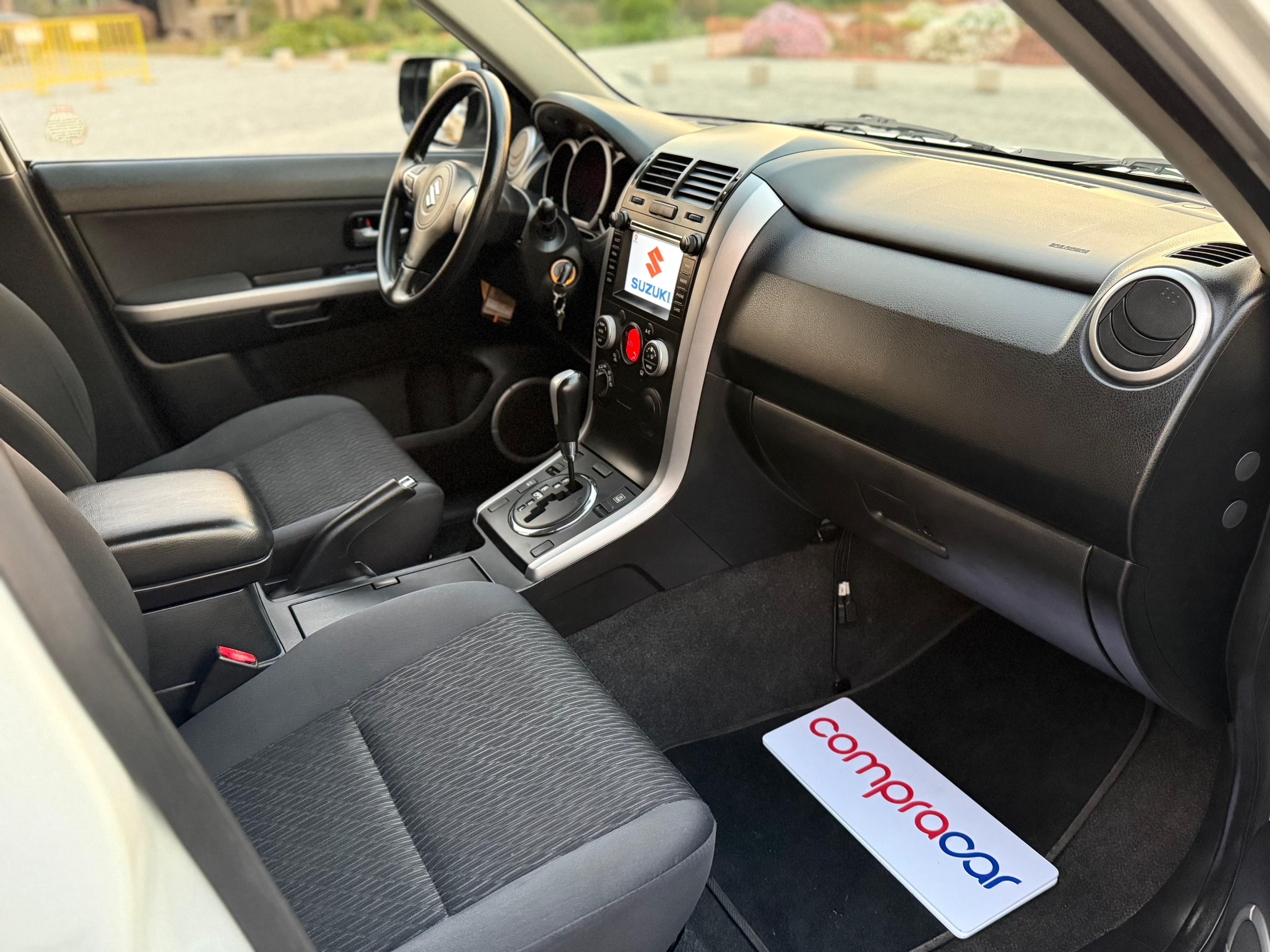 Suzuki Grand Nomade — foto 14 de 17