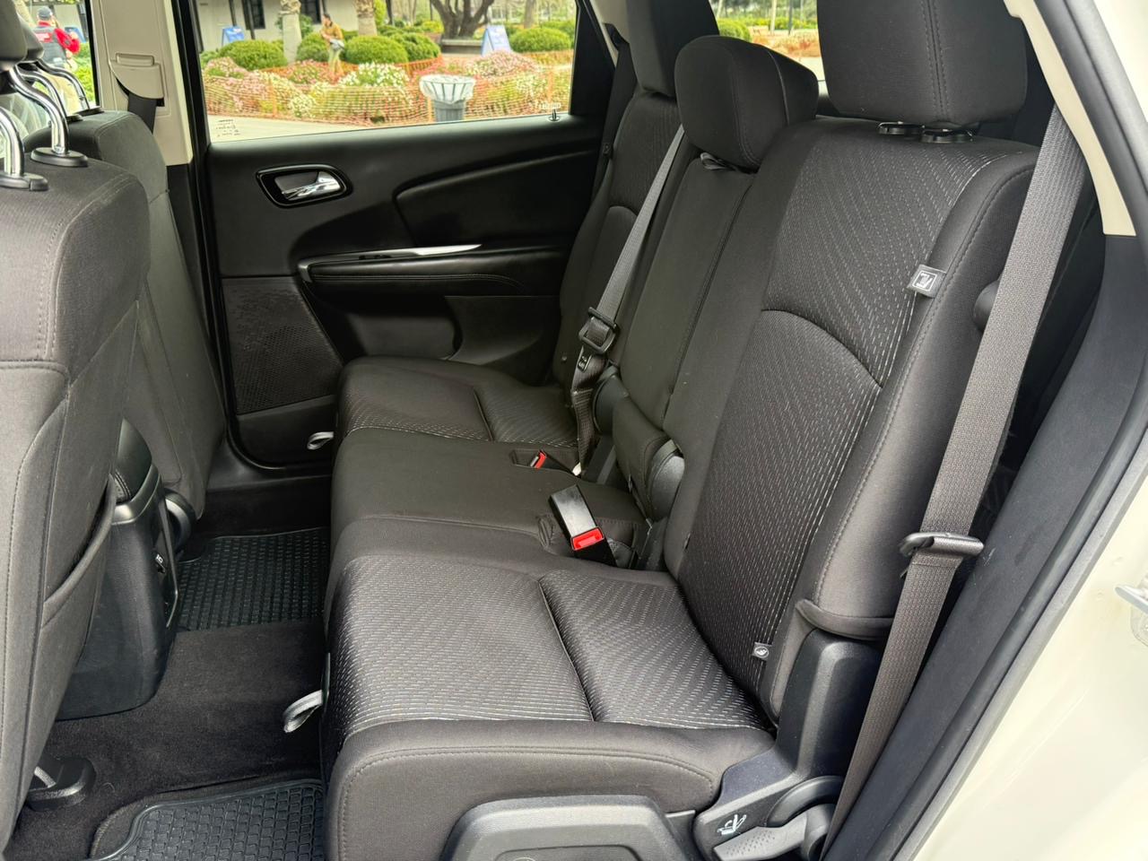 Dodge Journey — foto 19 de 21