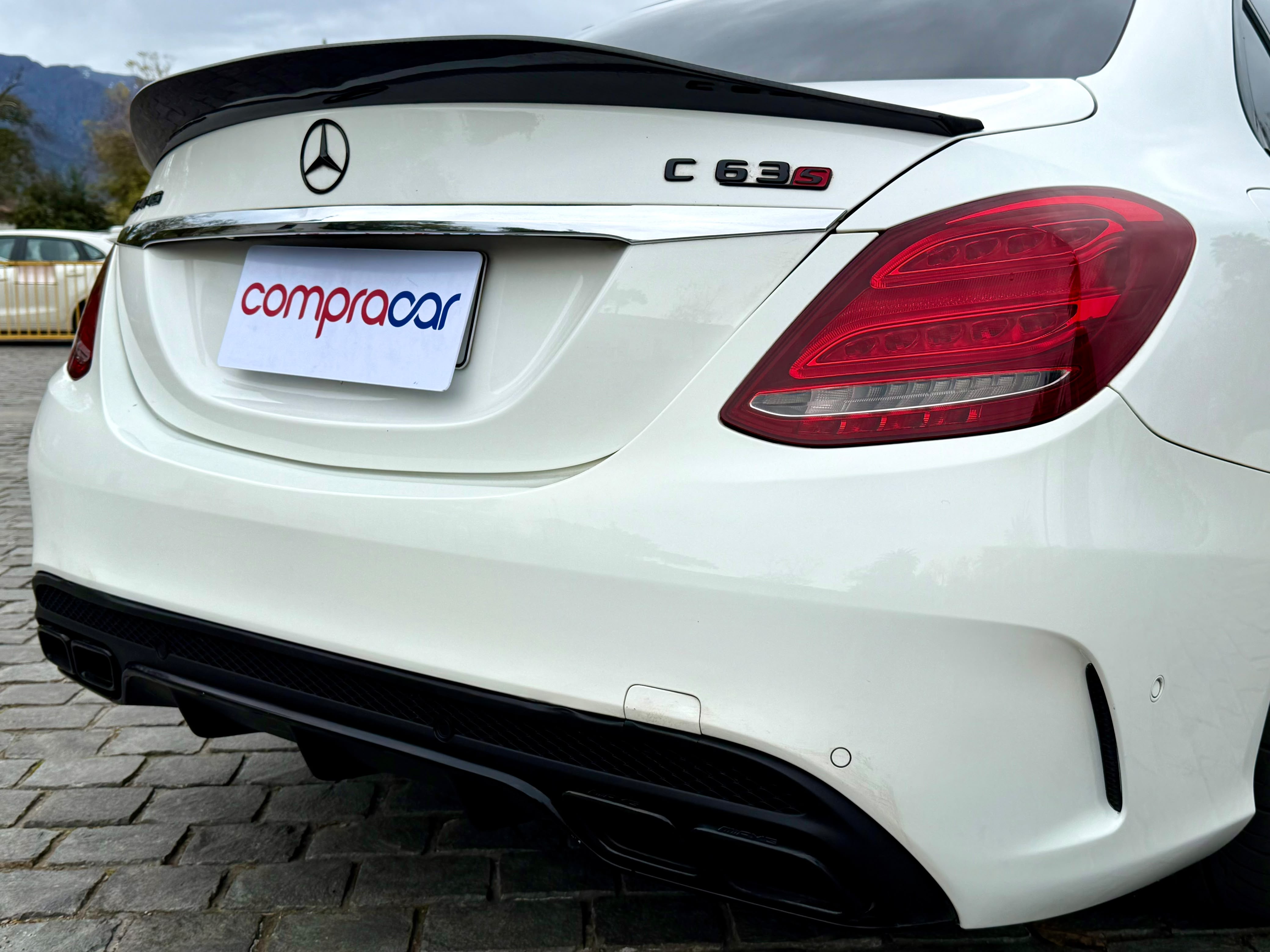 Mercedes-Benz C63 S — foto 11 de 20
