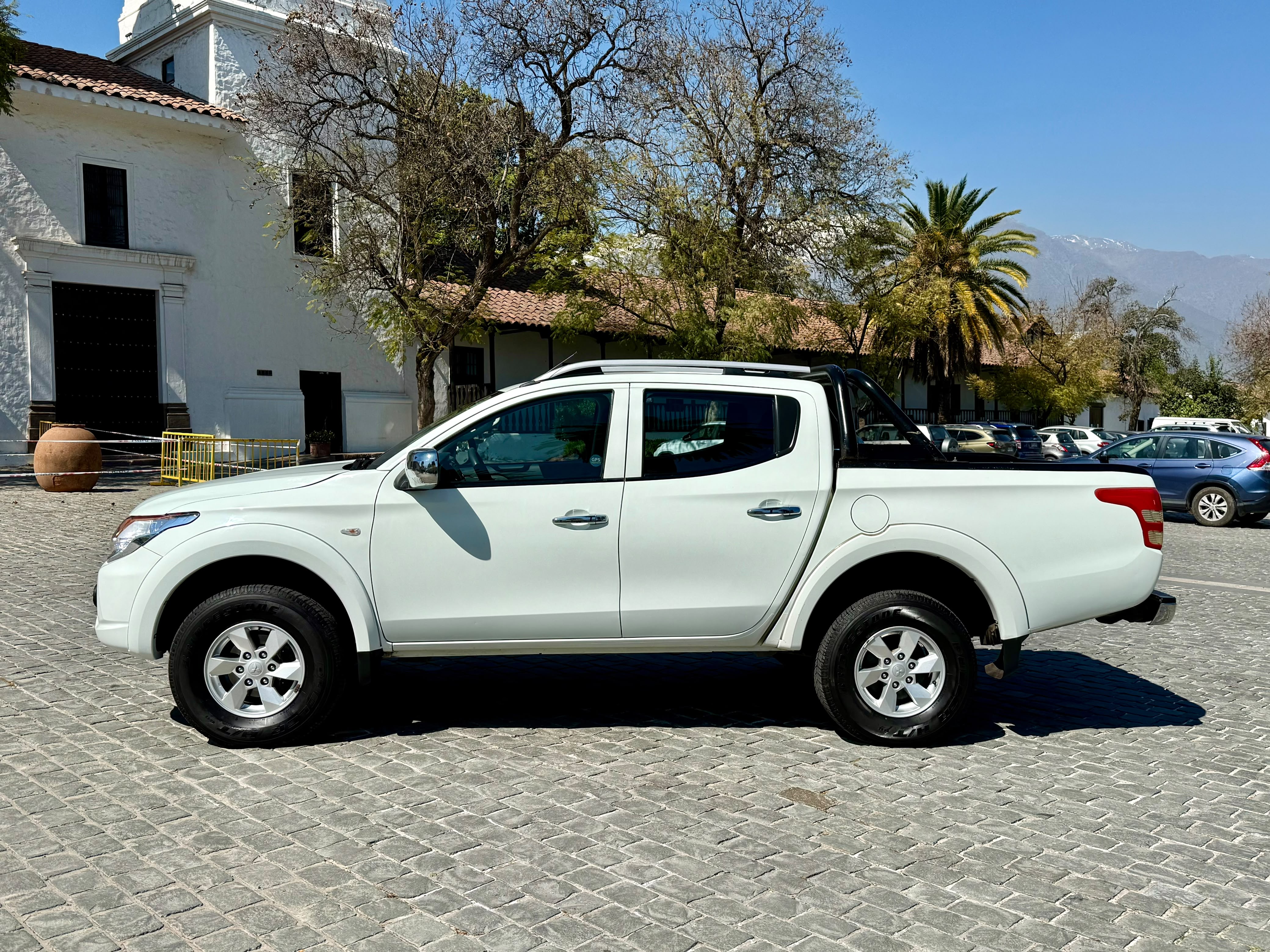 Mitsubishi L200 — foto 5 de 15