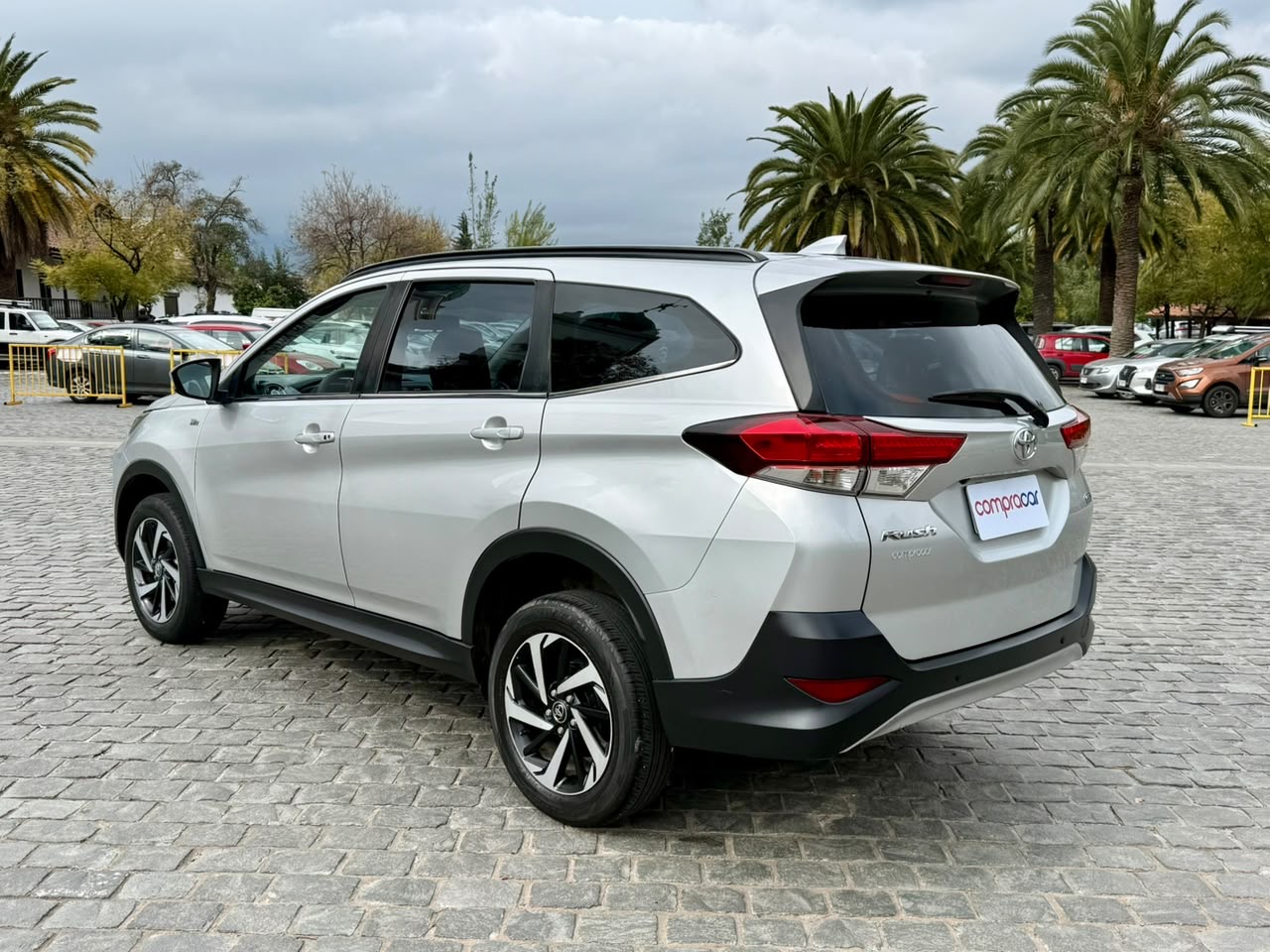Toyota Rush — foto 4 de 21