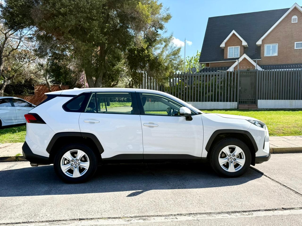 Toyota RAV4 — foto 5 de 18
