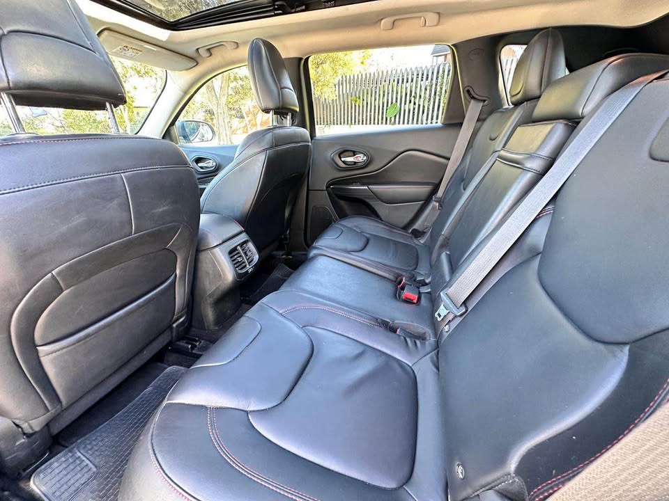 Jeep Cherokee — foto 20 de 20