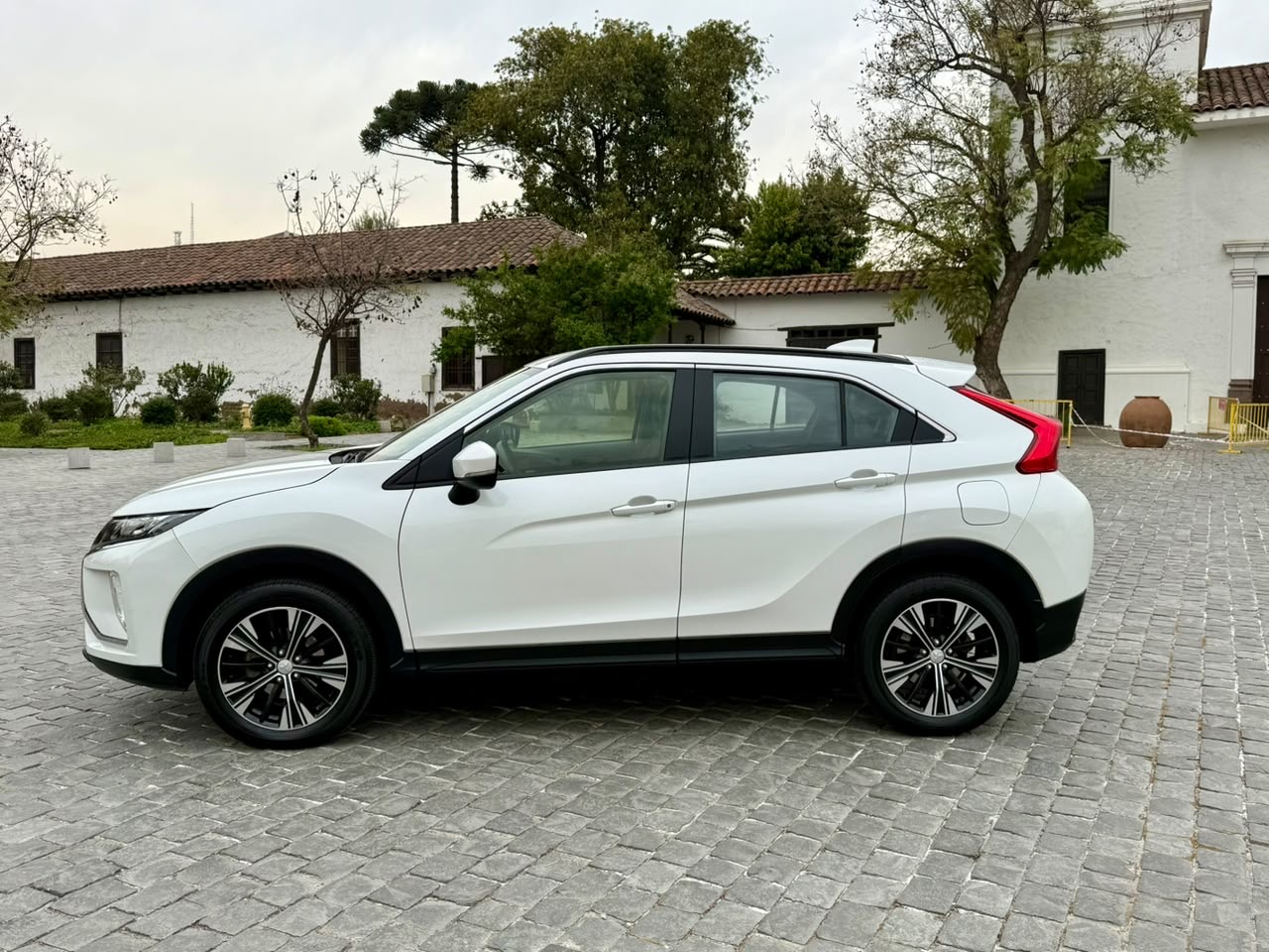Mitsubishi Eclipse Cross — foto 5 de 20