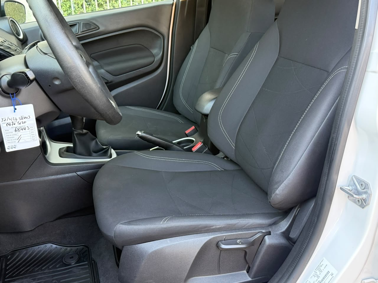 Ford Fiesta — foto 15 de 17