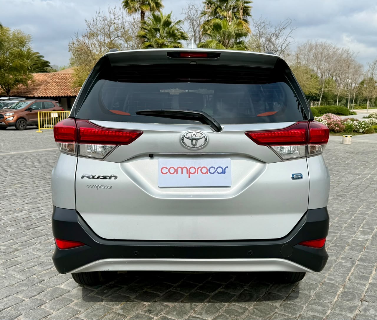 Toyota Rush — foto 10 de 21
