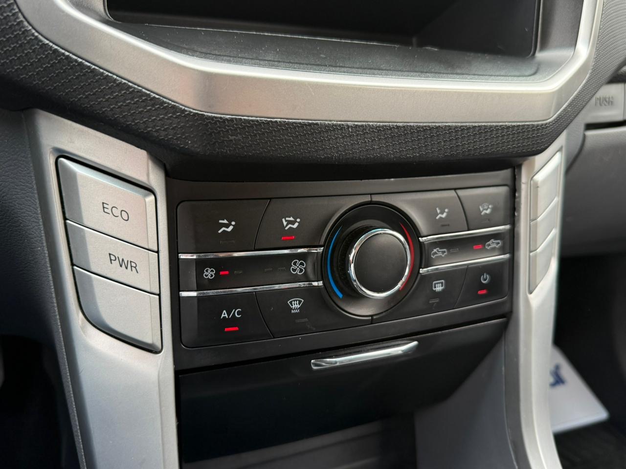 Maxus T60 — foto 15 de 20