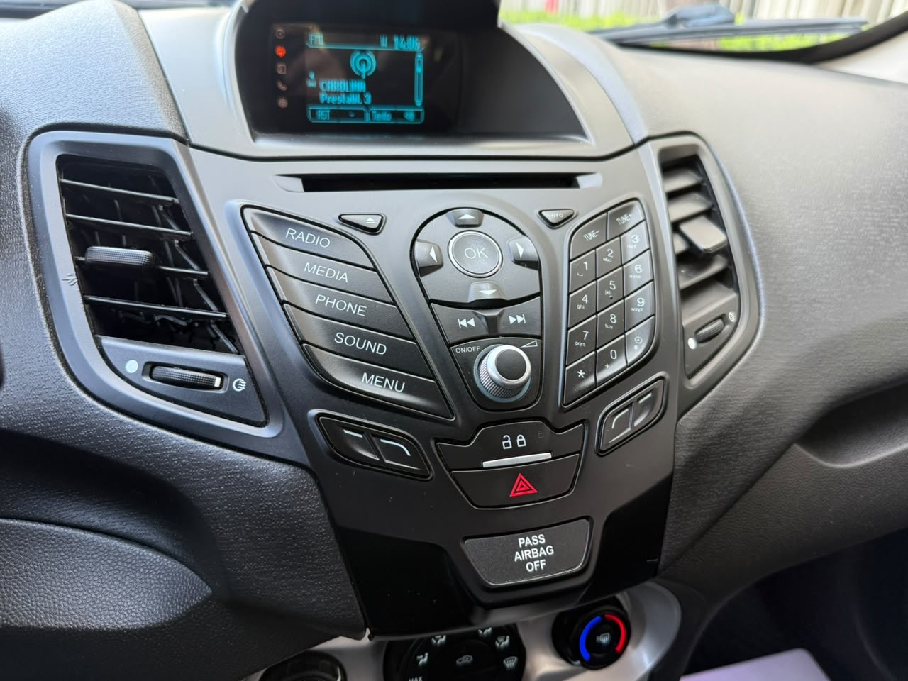 Ford Fiesta — foto 11 de 17