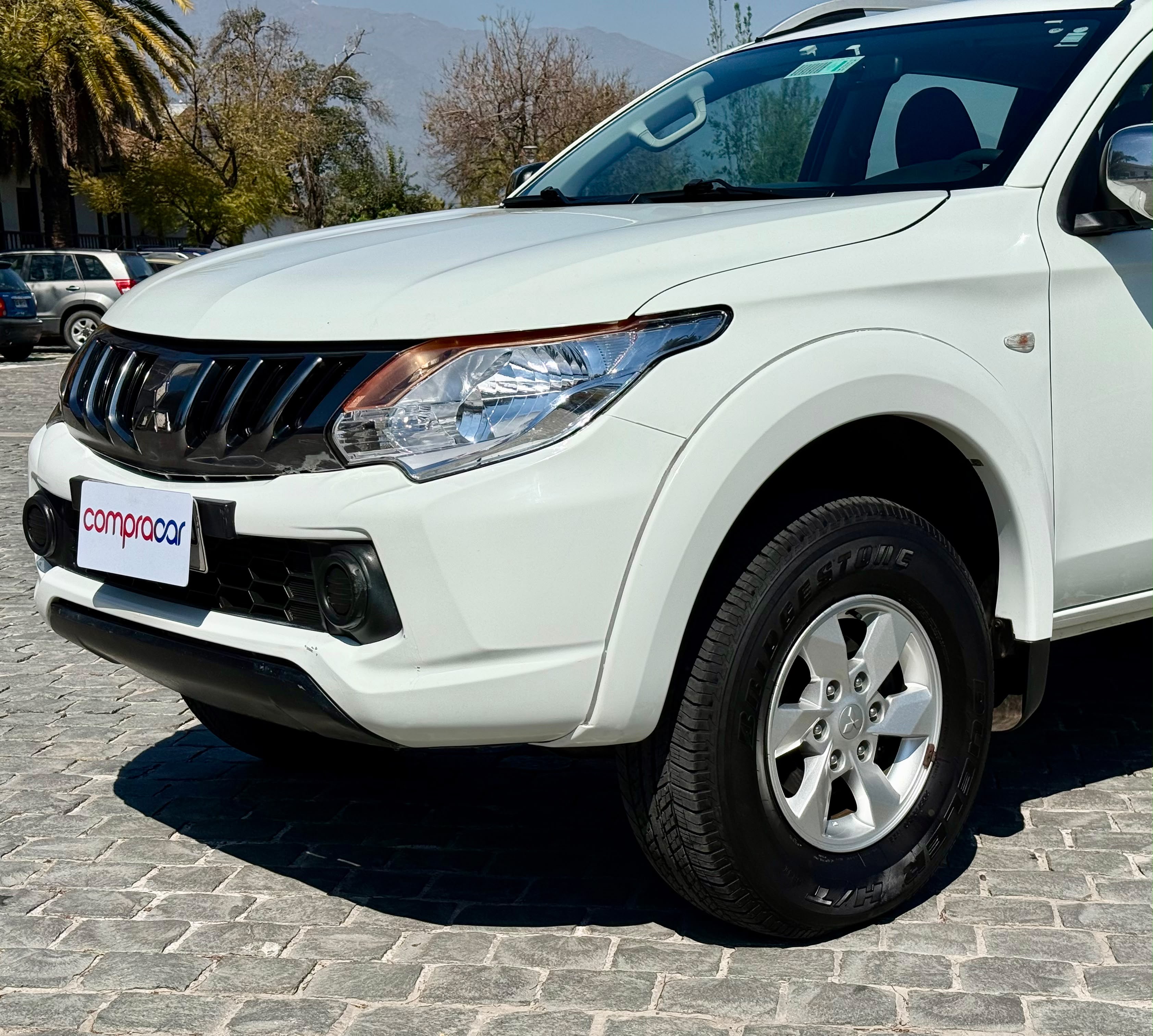 Mitsubishi L200 — foto 8 de 15