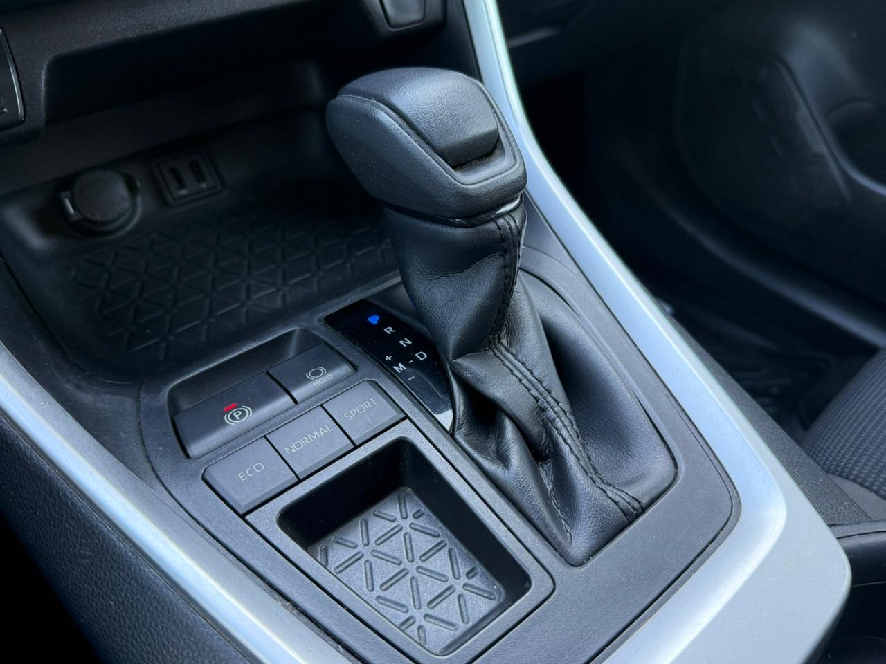 Toyota RAV4 — foto 14 de 18