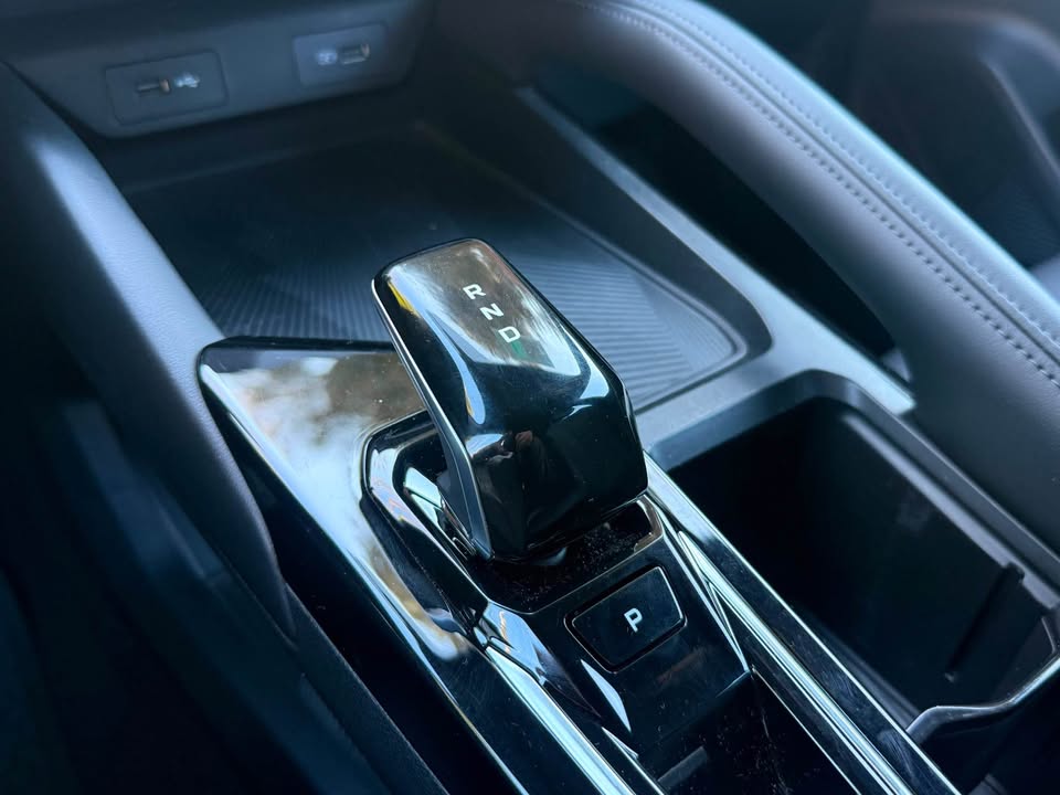 Geely Coolray — foto 12 de 20