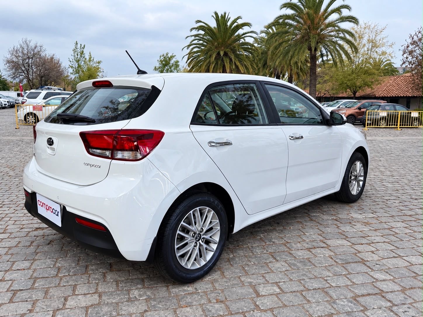 KIA Rio5 — foto 3 de 17