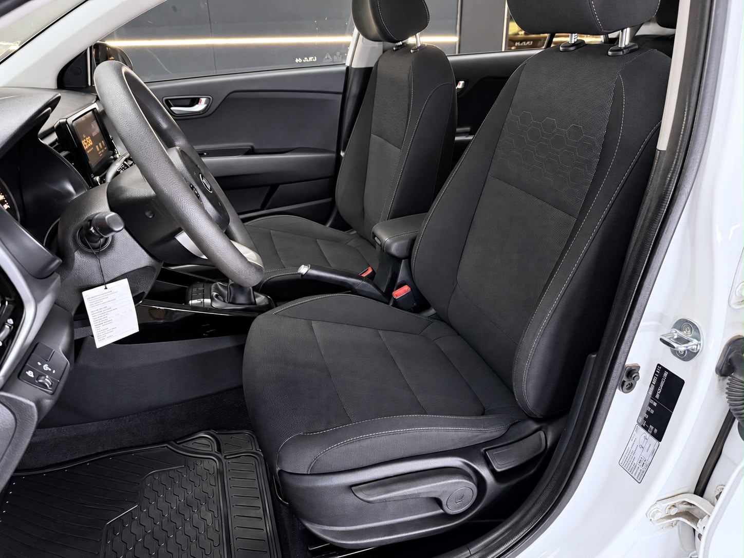 KIA Rio5 — foto 15 de 17