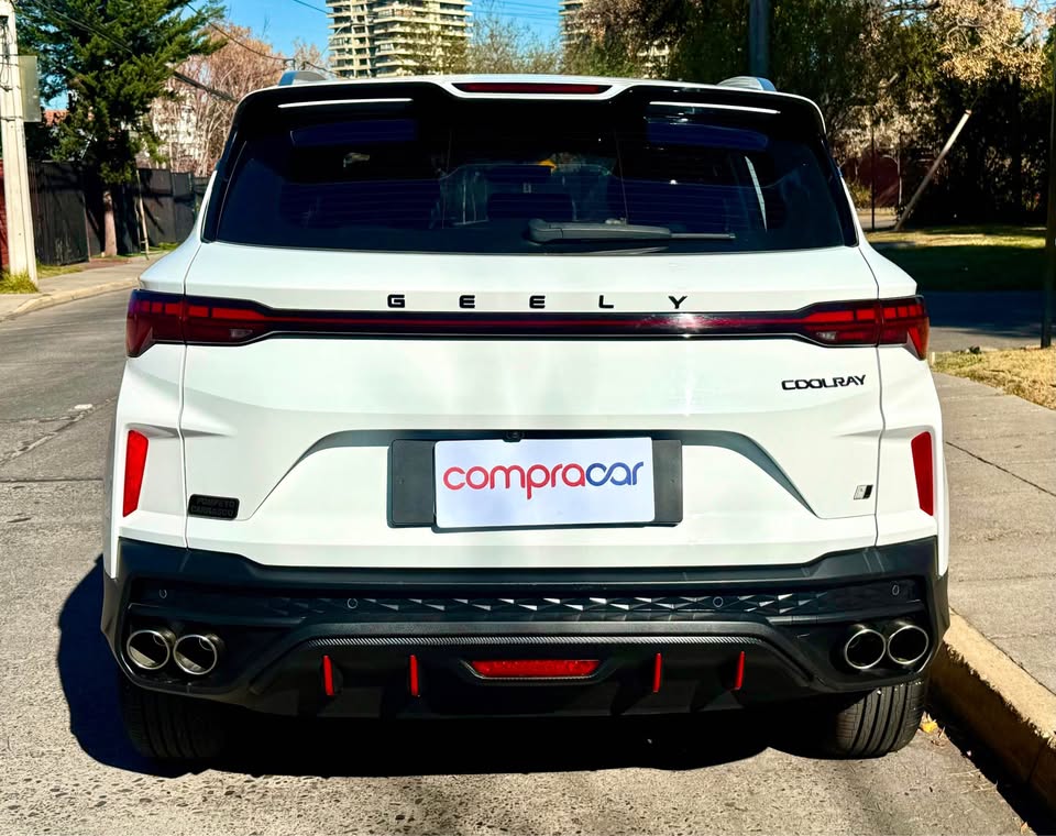 Geely Coolray — foto 9 de 20