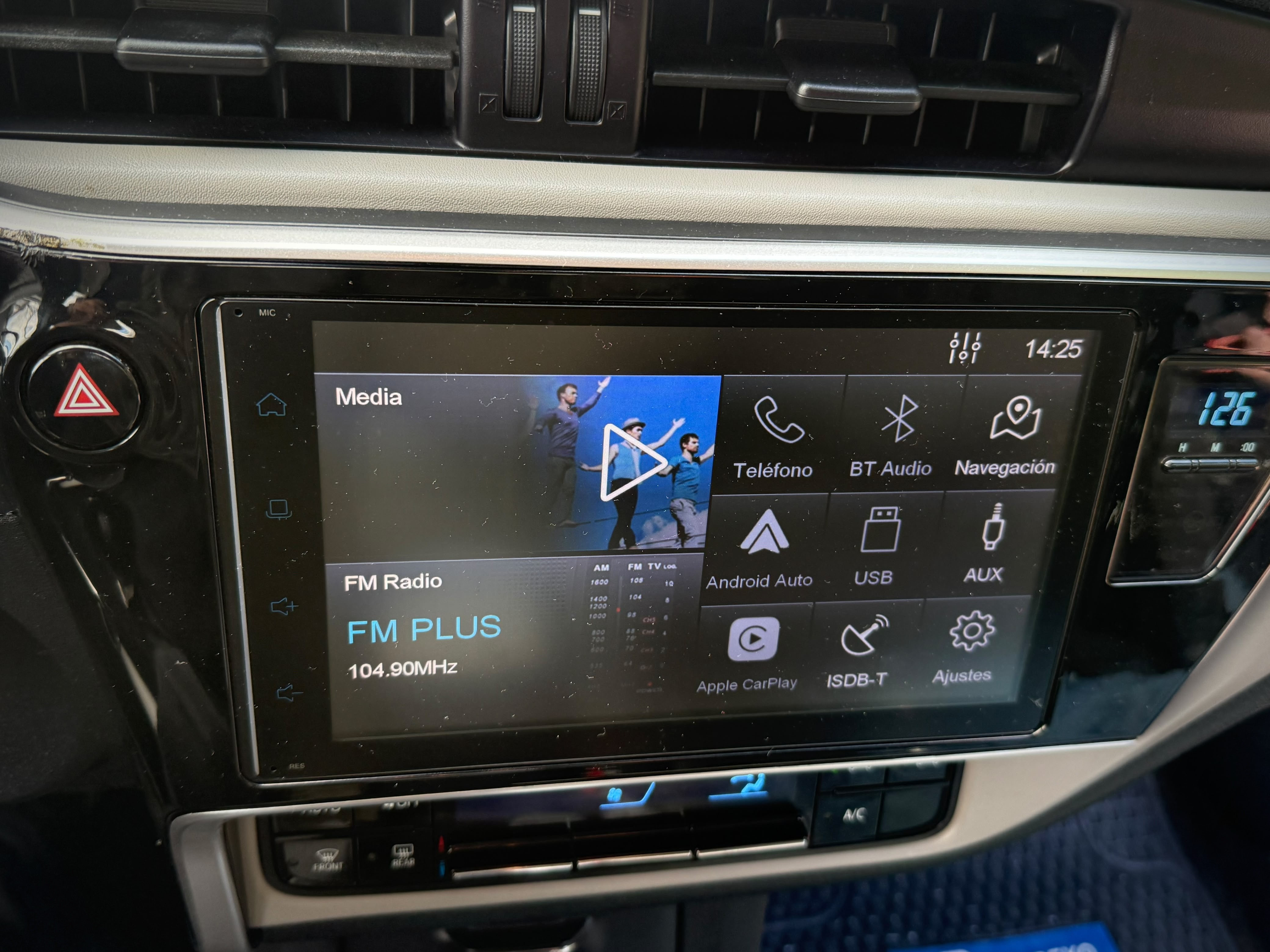 Toyota Corolla — foto 11 de 18