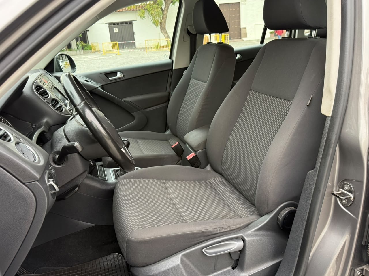Volkswagen Tiguan — foto 18 de 20