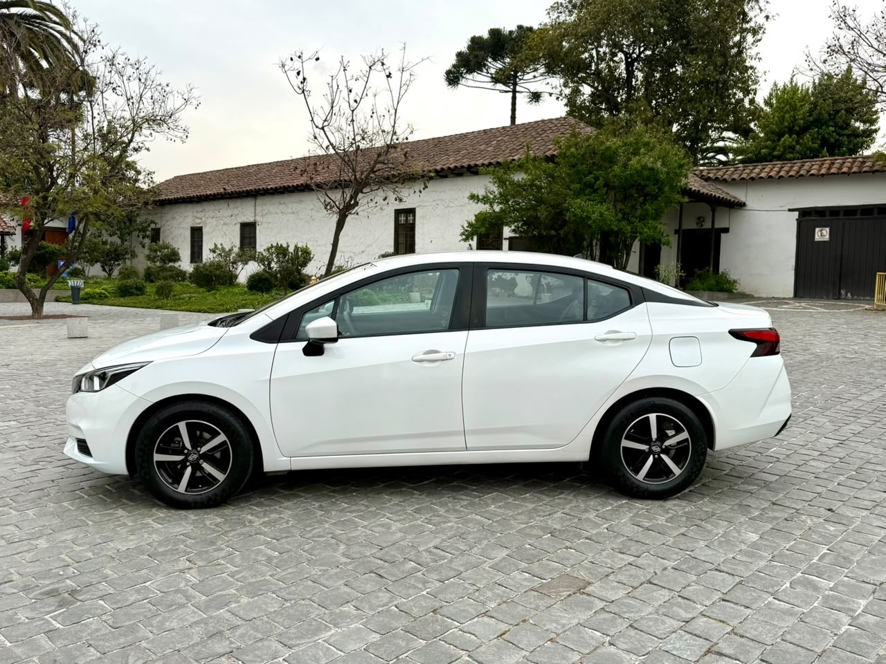 Nissan Versa — foto 5 de 16