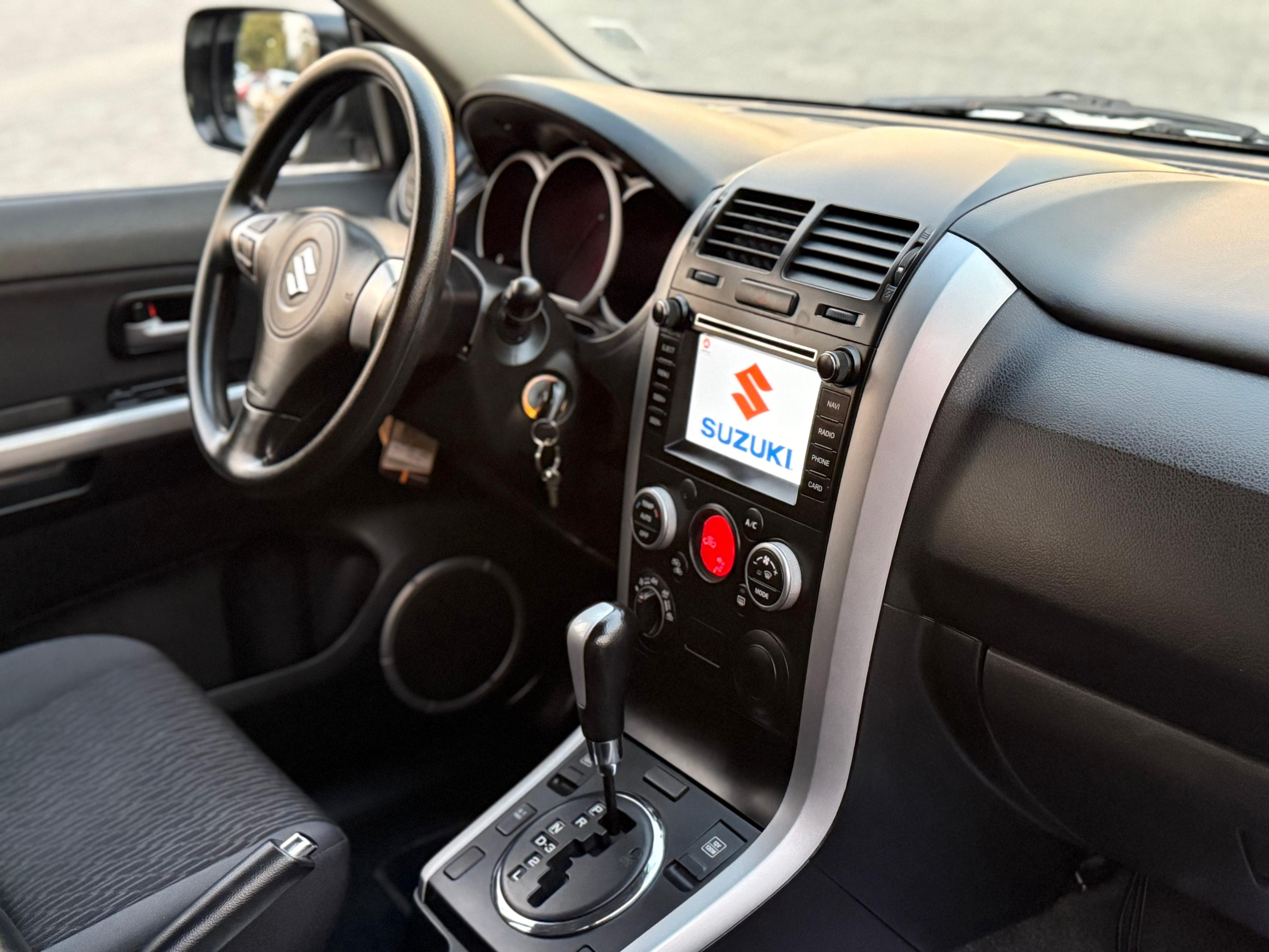 Suzuki Grand Nomade — foto 13 de 17