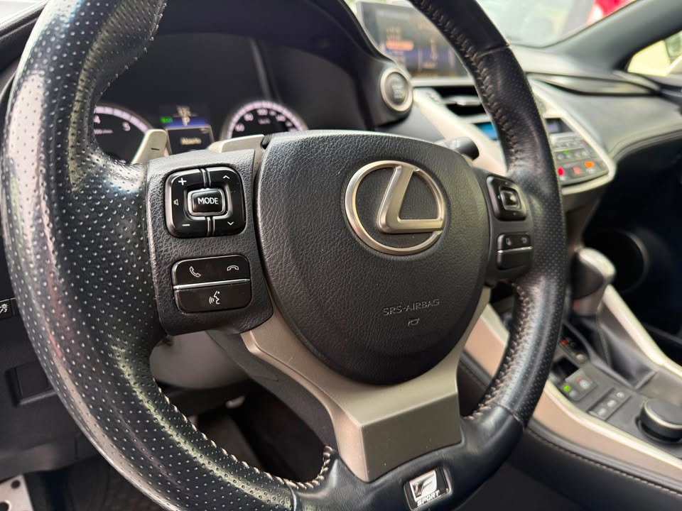 Lexus Nx200 — foto 17 de 20