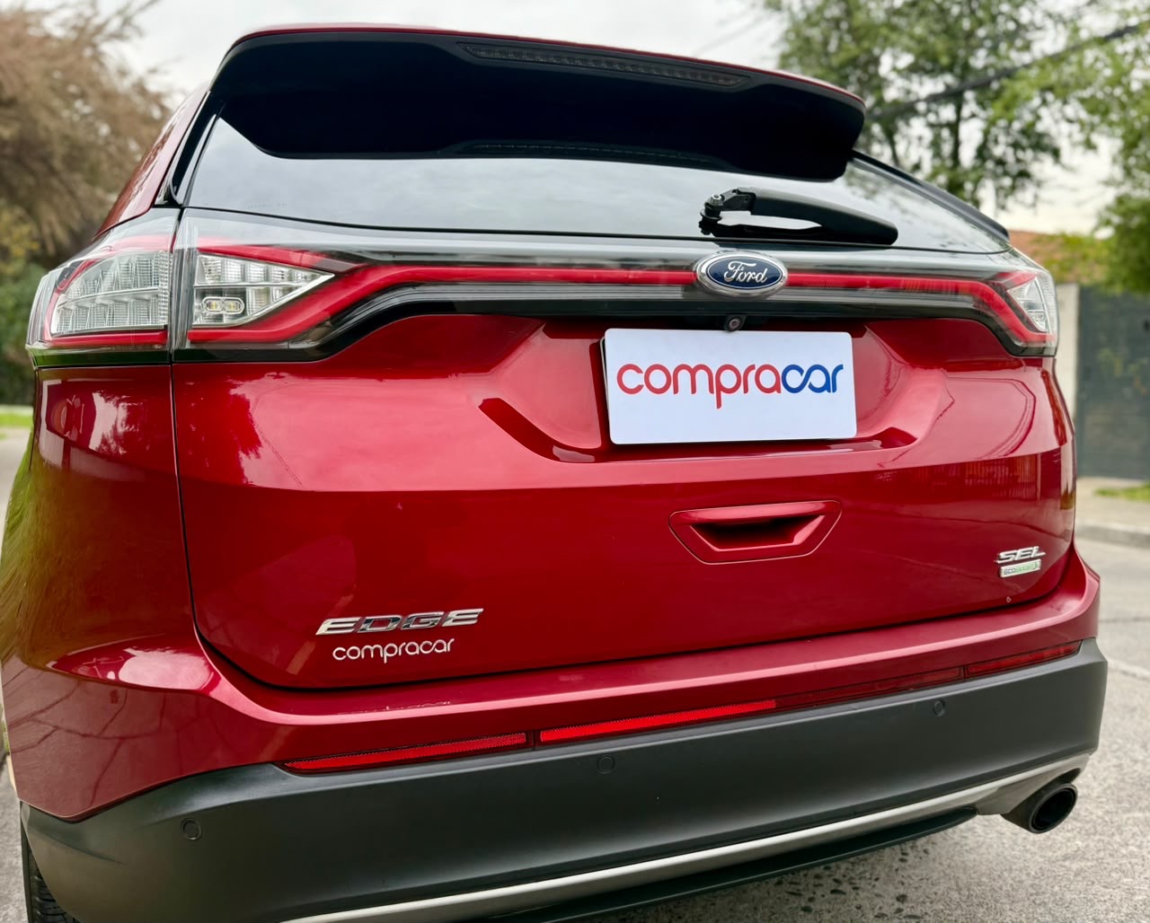 Ford Edge — foto 10 de 20