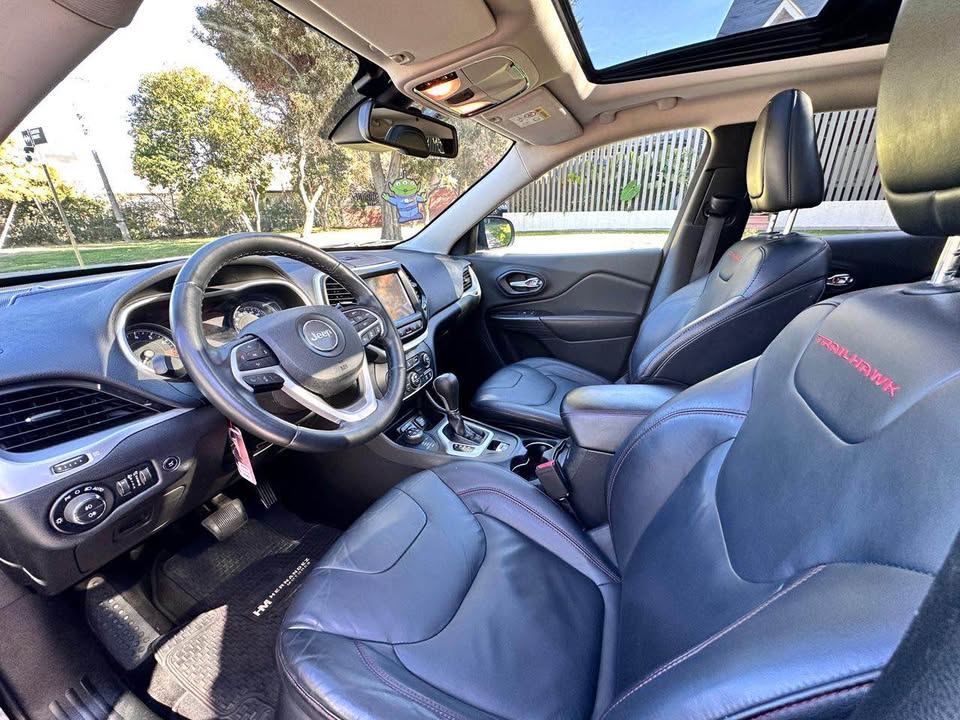 Jeep Cherokee — foto 19 de 20