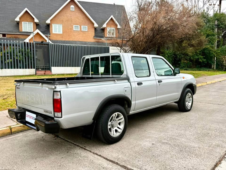 Nissan Terrano — foto 3 de 20