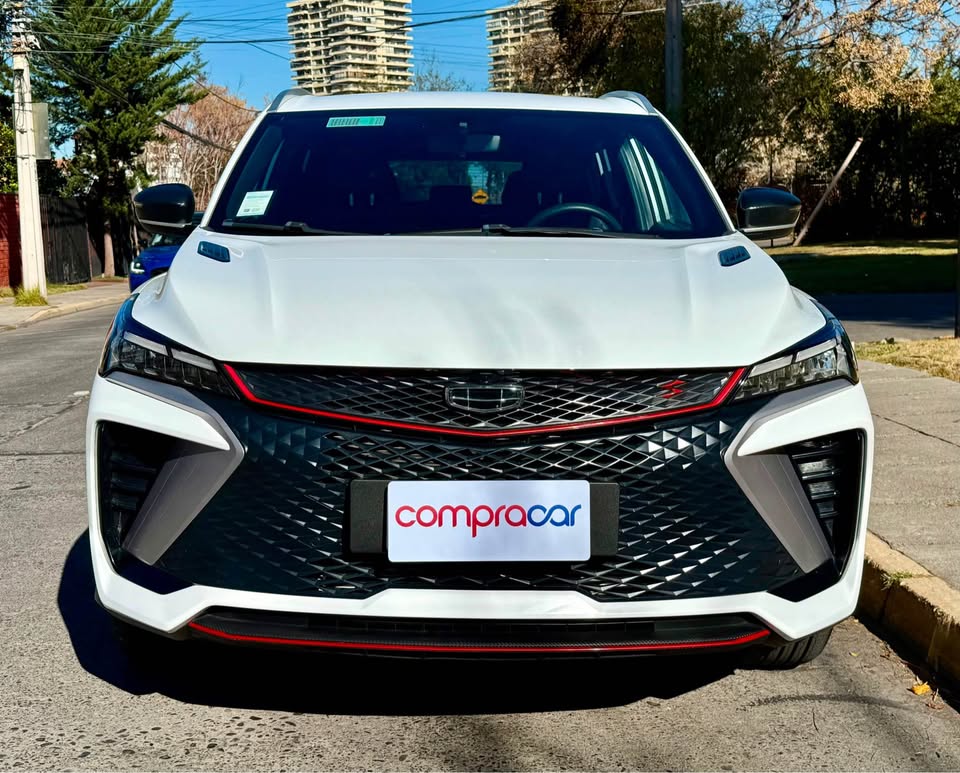 Geely Coolray — foto 7 de 20