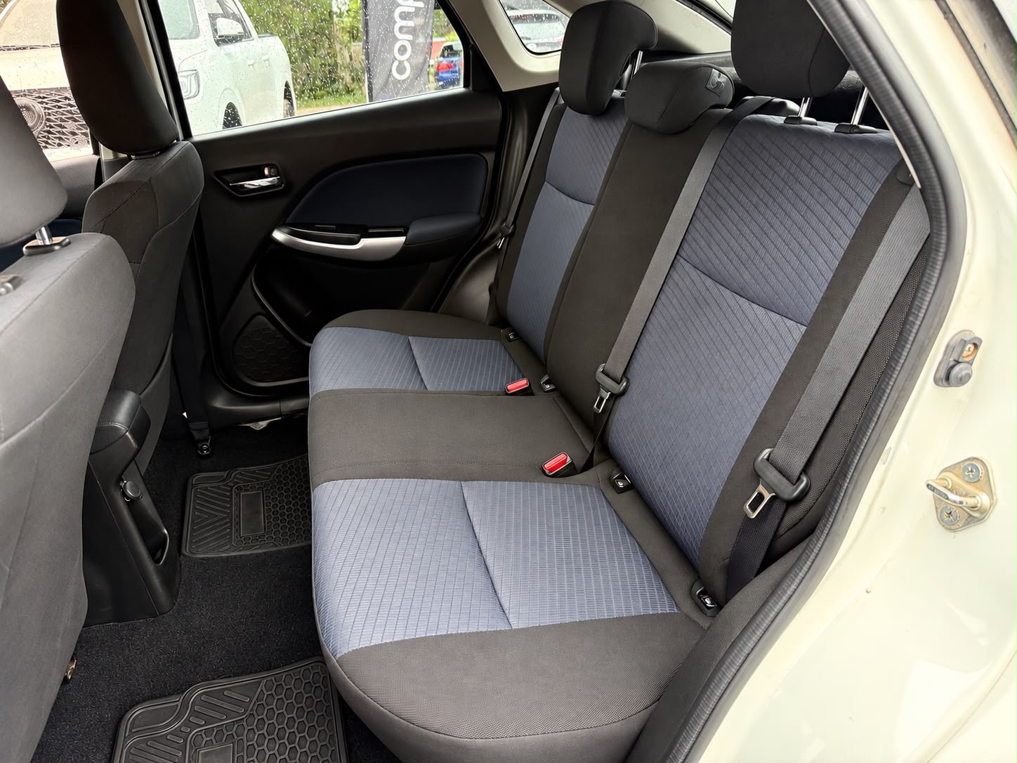 Suzuki Baleno — foto 15 de 15