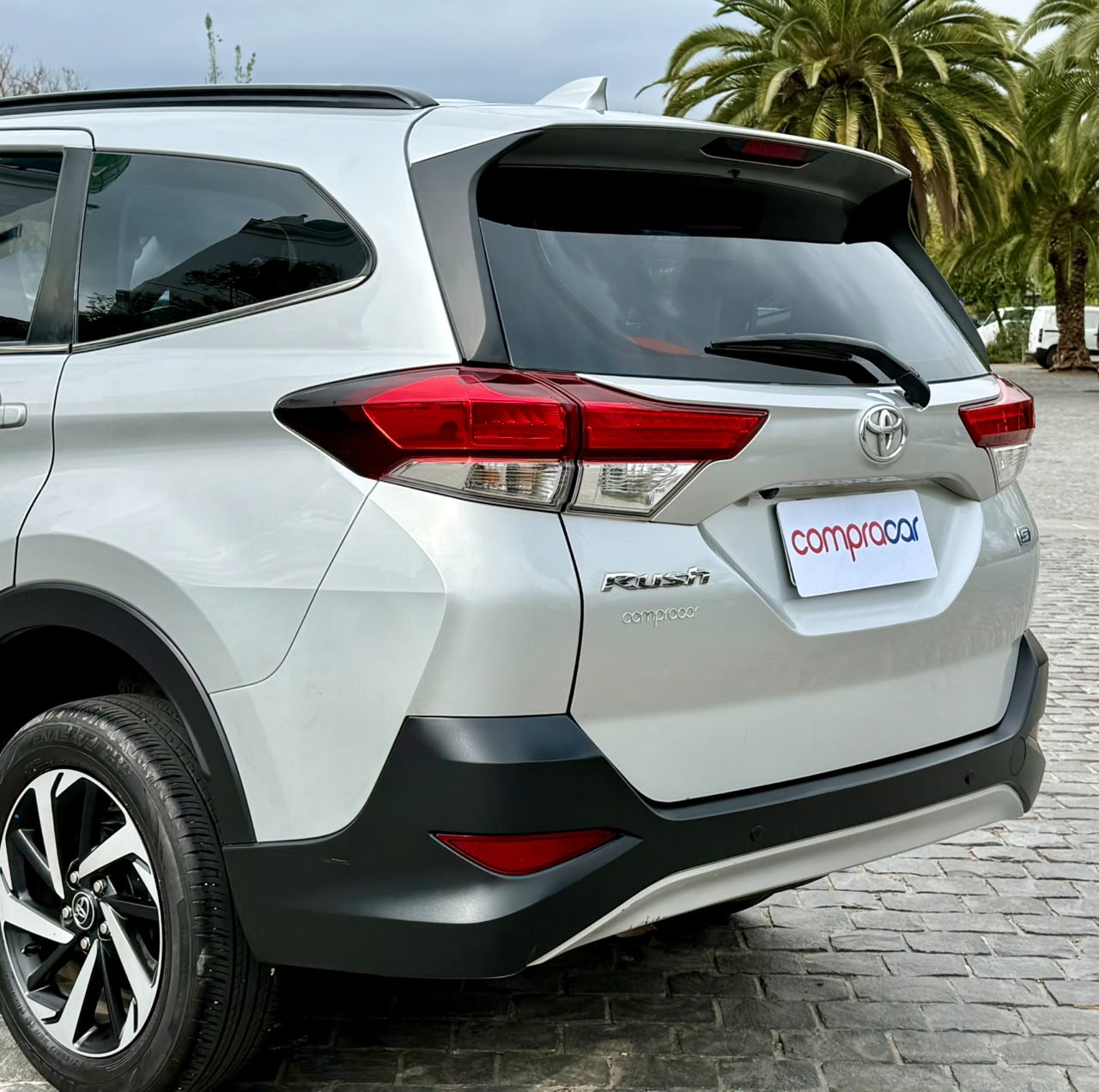 Toyota Rush — foto 12 de 21