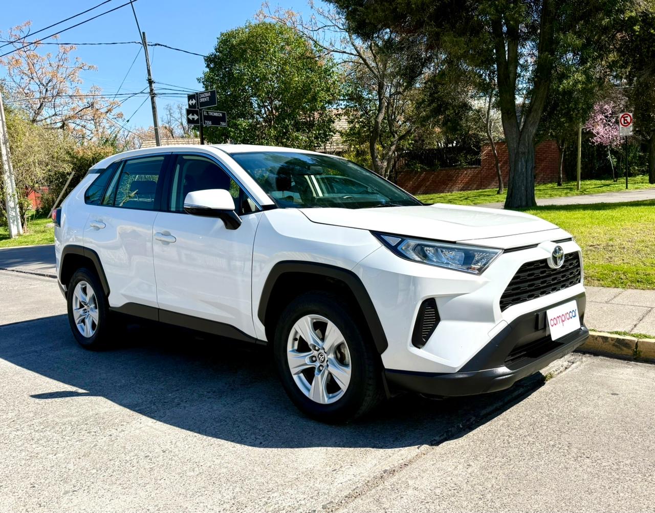 Toyota RAV4 — foto 2 de 18