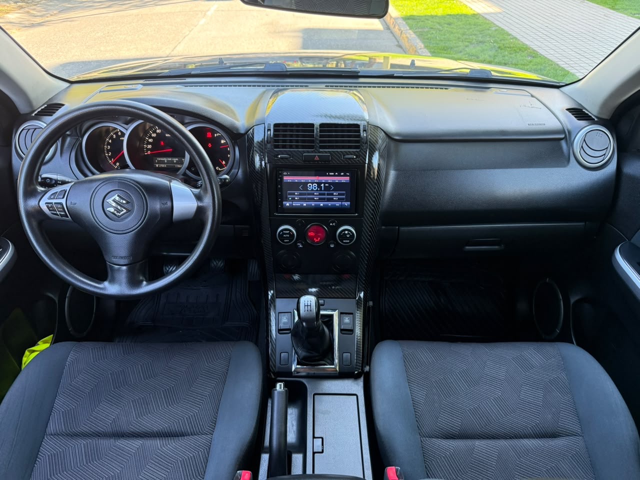 Suzuki Grand Nomade — foto 14 de 15