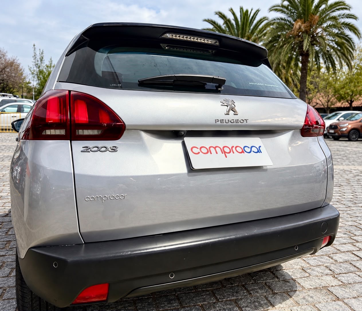 Peugeot 2008 — foto 10 de 15