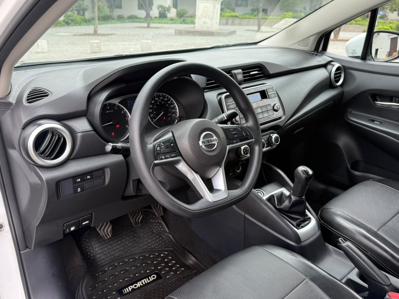 Nissan Versa — foto 15 de 16
