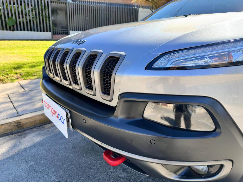 Jeep Cherokee — foto 8 de 20