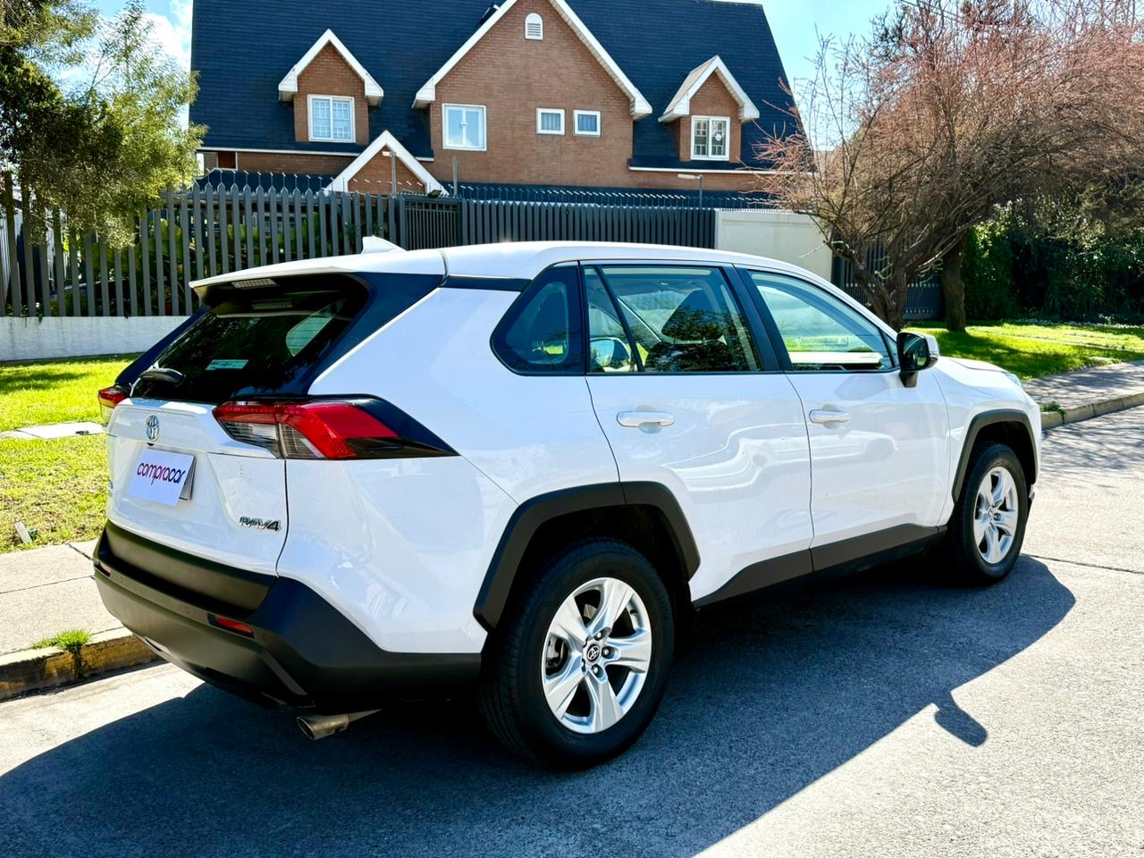 Toyota RAV4 — foto 3 de 18