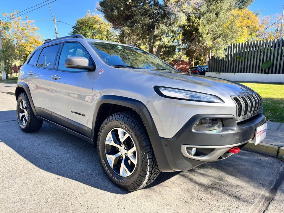 Jeep Cherokee — foto 2 de 20