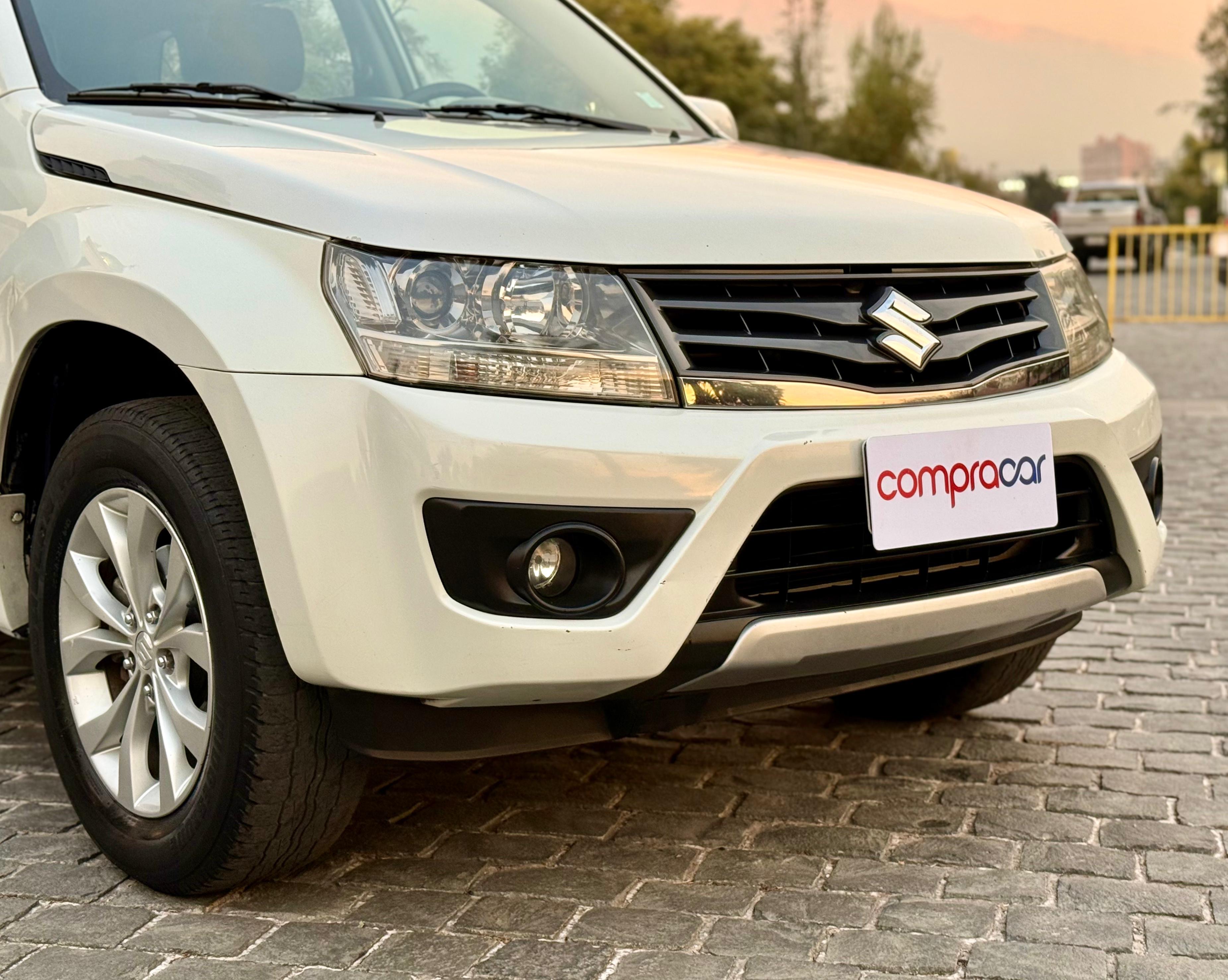 Suzuki Grand Nomade — foto 8 de 17