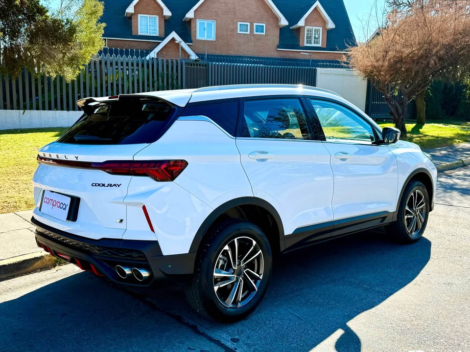 Geely Coolray — foto 3 de 20