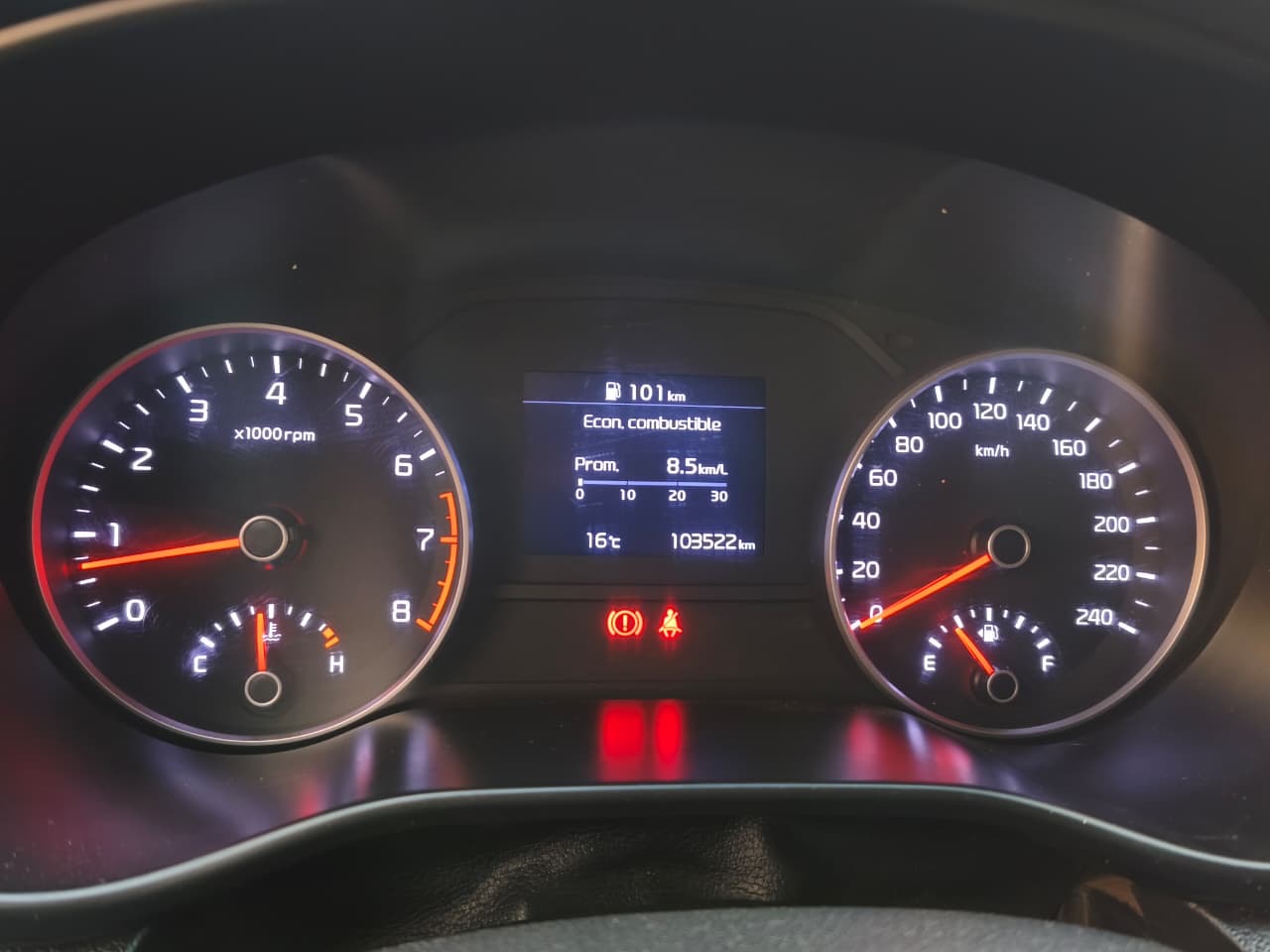 KIA Sportage — foto 13 de 16