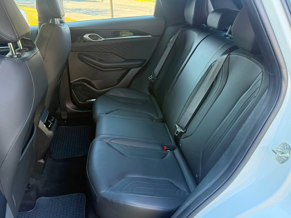 Geely Coolray — foto 20 de 20