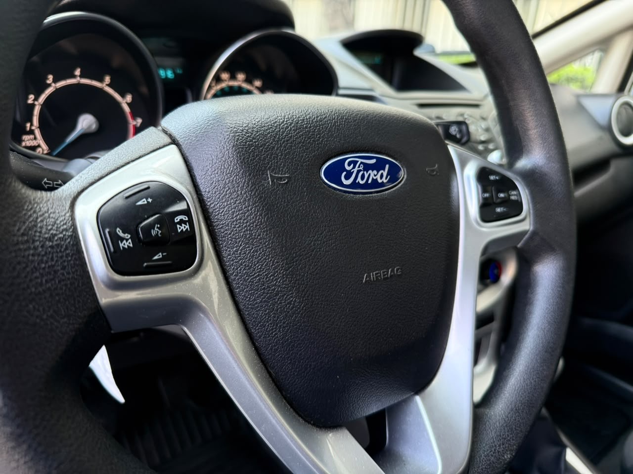 Ford Fiesta — foto 14 de 17
