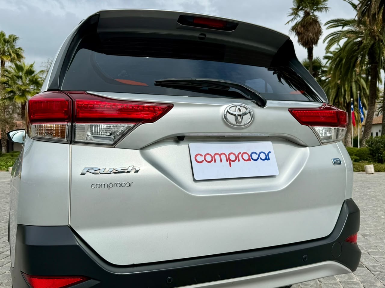 Toyota Rush — foto 11 de 21
