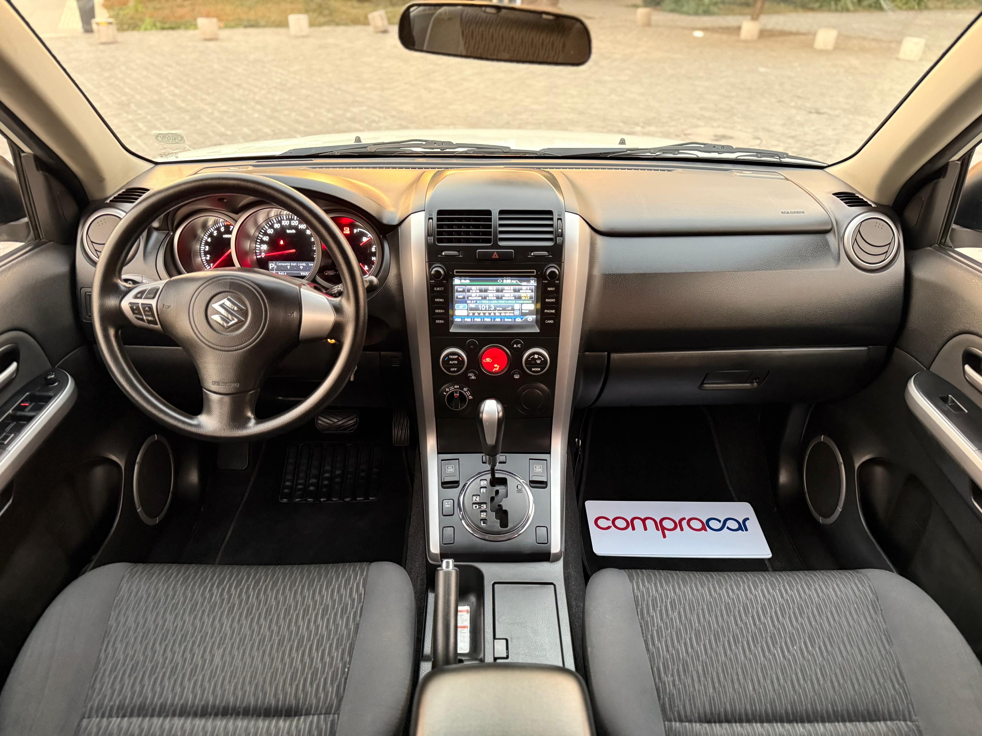 Suzuki Grand Nomade — foto 12 de 17