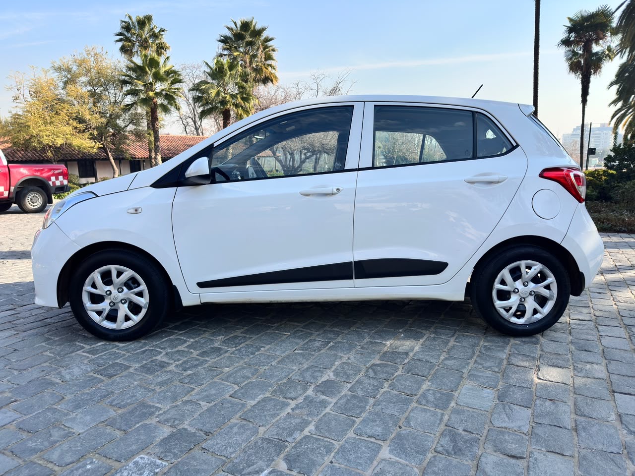 Hyundai Grand I-10 — foto 5 de 14