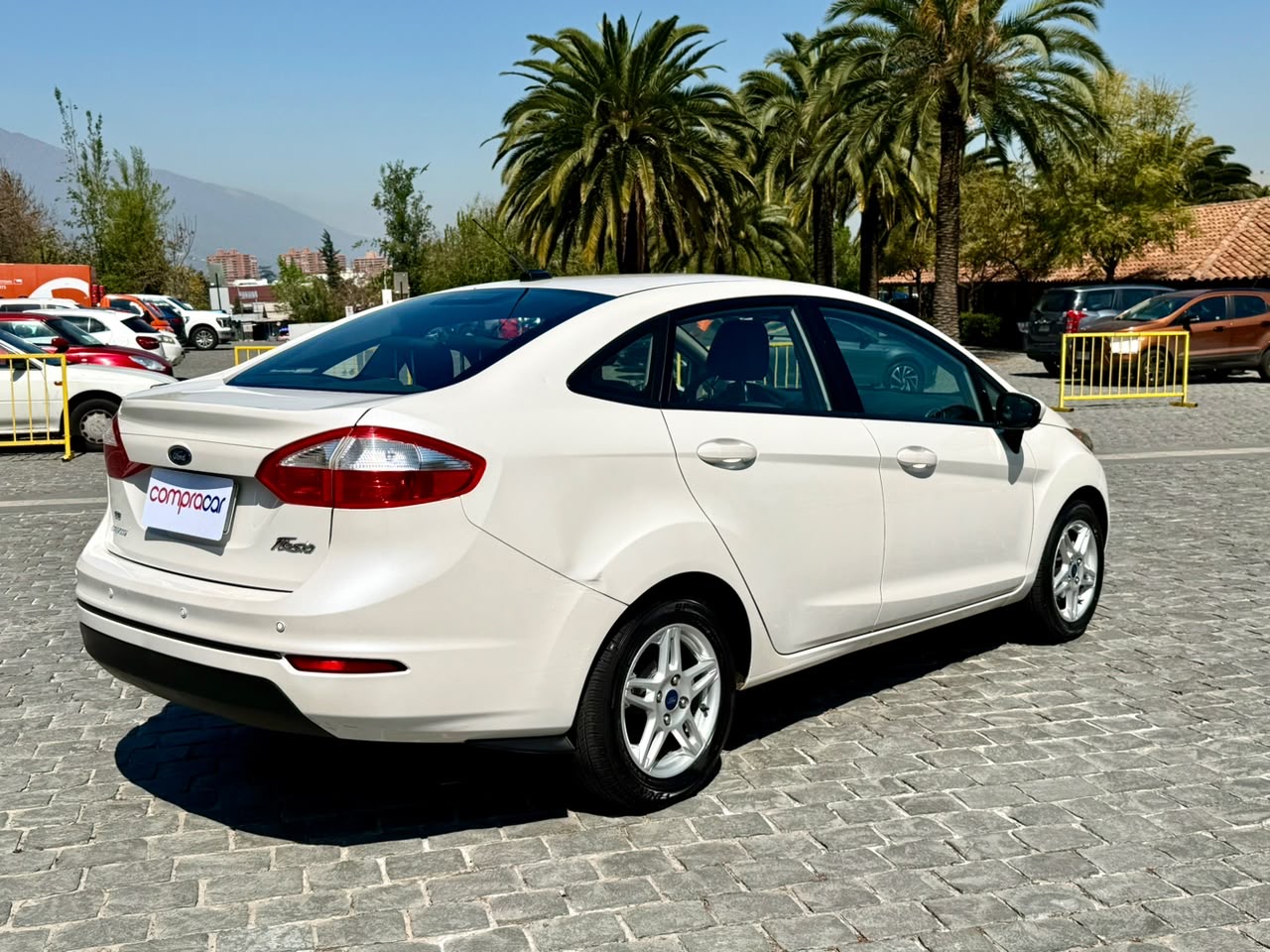 Ford Fiesta — foto 3 de 17